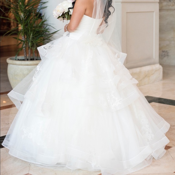 VERA WANG VW351197 WEDDING DRESS
VW351197 - Picture 8 of 9